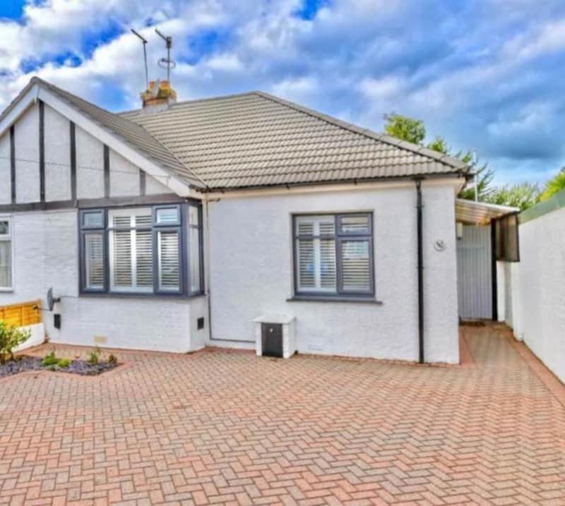 Betty'S Bungalow Lancing Exterior photo